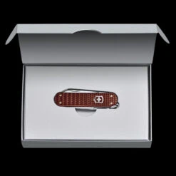 Victorinox Classic Precious Alox -Adventure Knives BMC 062214011Gdet5 73252.1648227152.1280.1280 47169.1648227169