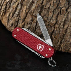 Victorinox Classic Precious Alox -Adventure Knives BMC 06221401G.3 82211.1648563199