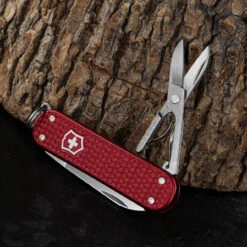 Victorinox Classic Precious Alox -Adventure Knives BMC 06221401G.5 69122.1648563199