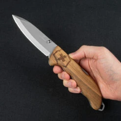 Victorinox Evoke Walnut Folding Knife -Adventure Knives BMC 09415D630.6 77477.1695997044.1280.1280 42944.1696432335
