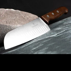 Victorinox Wood Santoku -Adventure Knives BMC 6852017G 41152.1646736135.1280.1280 99536.1651673759