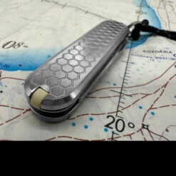 Maratac Victorinox Classic Scales Honeycomb -Adventure Knives MAR102.3 94627.1695998662.1280.1280 31910.1696333030
