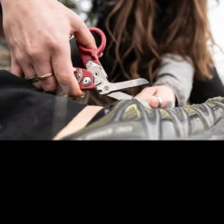 Leatherman Raptor Response -Adventure Knives WIT LT242det 22292.1636636362.1280.1280 89185.1636636378