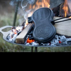 Petromax Burger Iron -Adventure Knives px bg irondet2 08249.1587729667