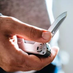 Leatherman FREE T4 -Adventure Knives wit ltt4det3 79151.1649424043